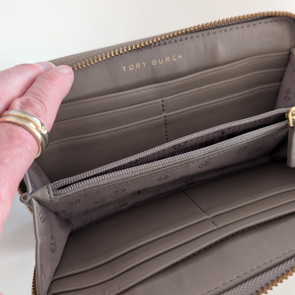 Tory Burch Gemini Link Pattern Zip Around Wallet - Picture 6 of 8